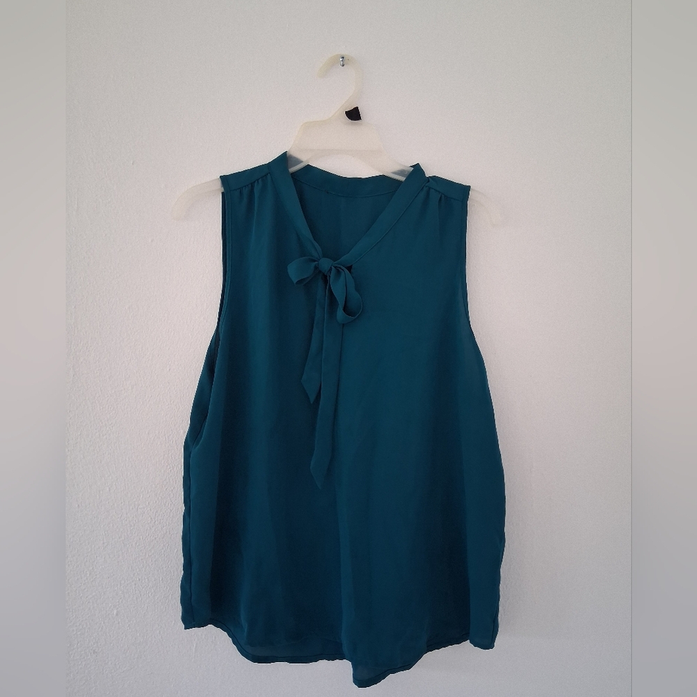 Elegant Teal Sleeveless Blouse with Bow Tie